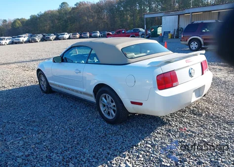 2006 Ford Mustang V6 z USA, uszkodzony, nr VIN 1ZVFT84N365188981